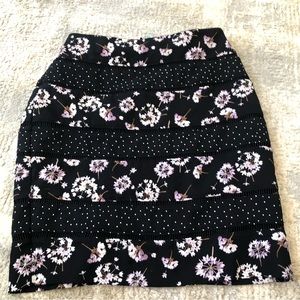 White House Black Market Black  Pink & White Floral Skirt size 0 Mini